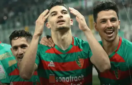 Ligue 1 - Le Mouloudia d'Alger remporte le derby et se rapproche du titre