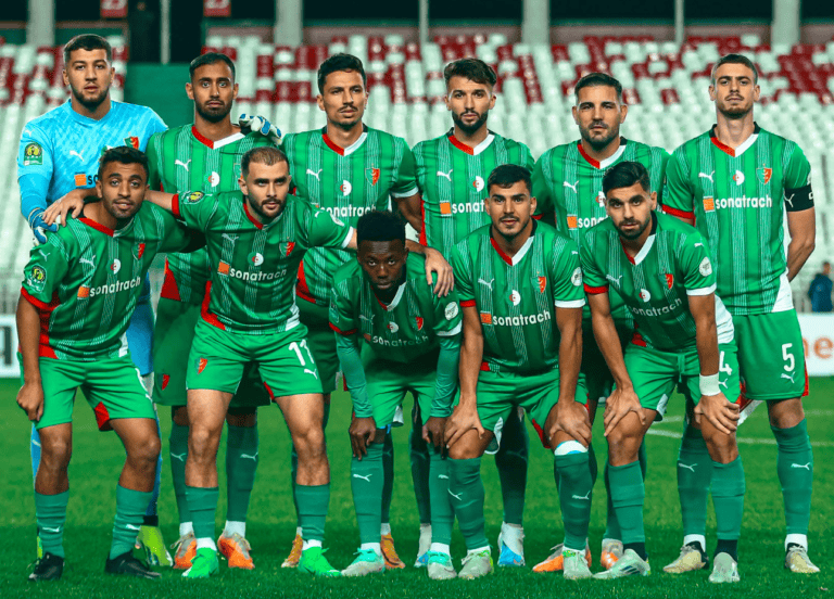 مولودية الجزائر تقترب من التتويج بعد الفوز على أولمبيك آقبو