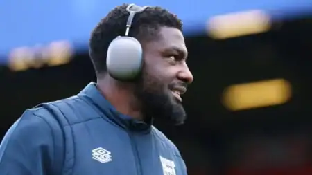 Ipswich Town signe un contrat à long terme avec Cedric Kipri après sa promotion en Premier League