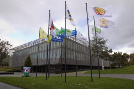 La FIFA sanctionne 8 clubs africains et leur interdit de signer des contrats