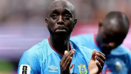 Les joueurs d'une des équipes africaines lors d'un match de la Coupe du monde, avec un gros plan sur les dernières minutes de la rencontre
