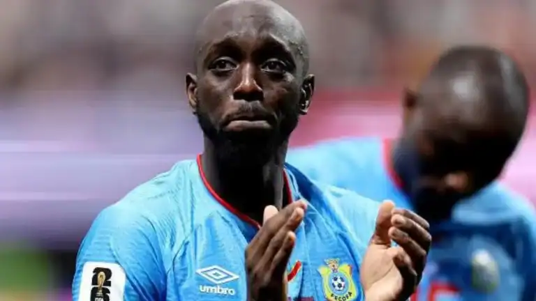 Les joueurs d'une des équipes africaines lors d'un match de la Coupe du monde, avec un gros plan sur les dernières minutes de la rencontre