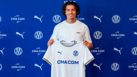 L'Algérien Bezhaf signe son premier contrat professionnel avec l'Olympique de Marseille